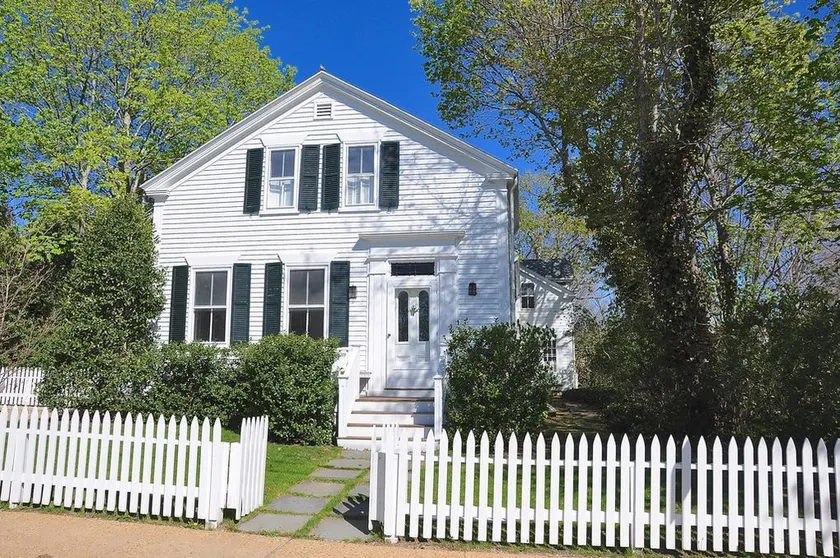 Classic Greek Revival near Main Street & VH Ferry - Image 1