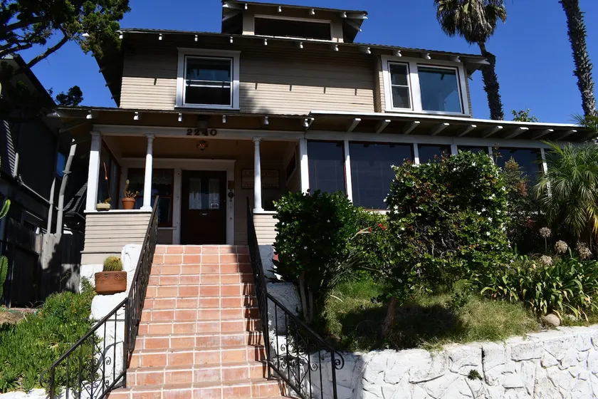 Beautiful old (1910) mansion in Golden hill - Image 1