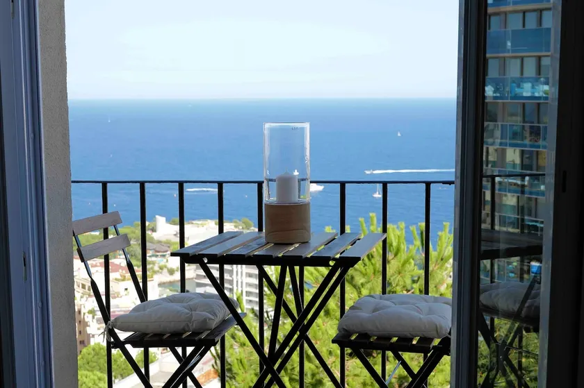 Sea view studio with balcony, close to Monaco - Image 1