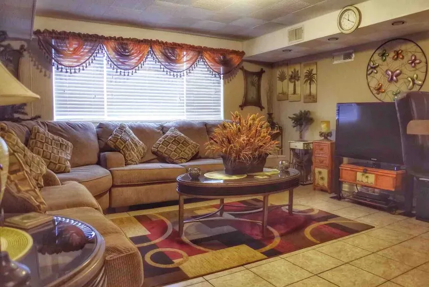 Comfy Apt Made For Professionals or Couples - Image 1