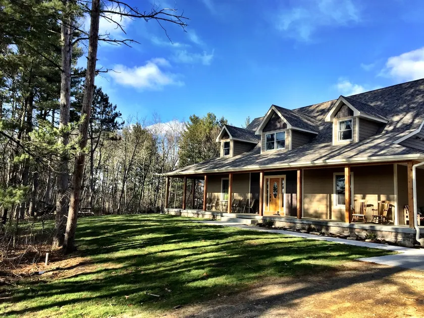 Green Lodge- Huge House Surrounded by Woods! - Image 1