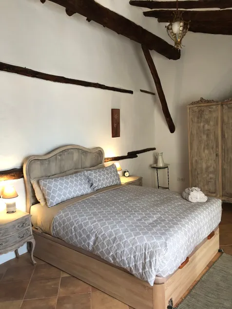 El Portal: Gorgeous Rural House Next to the Castle - Image 1