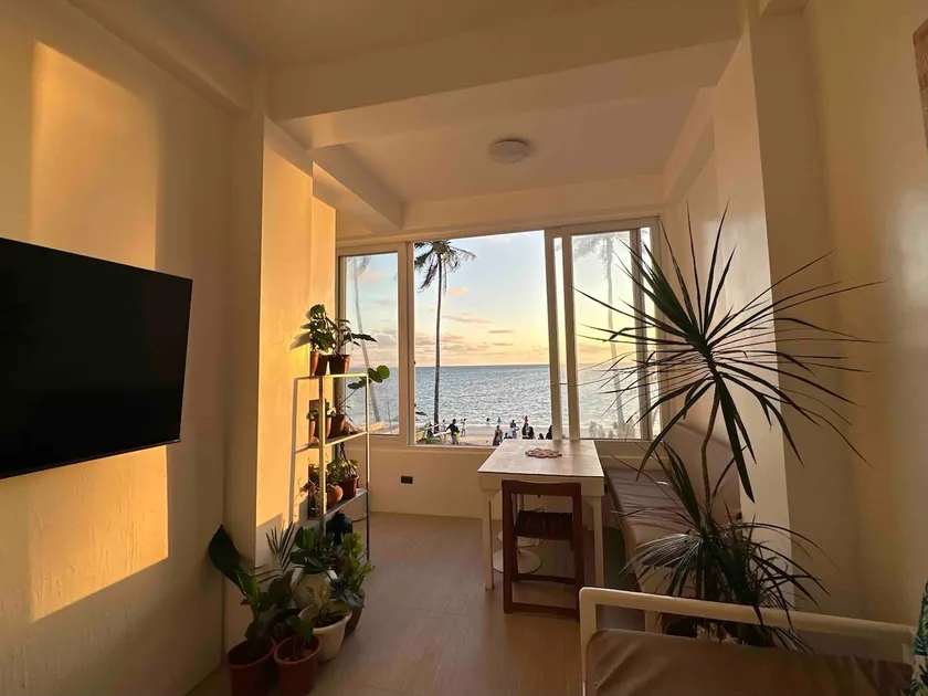 Cozy Sunrise Beachfront Flat - Image 1
