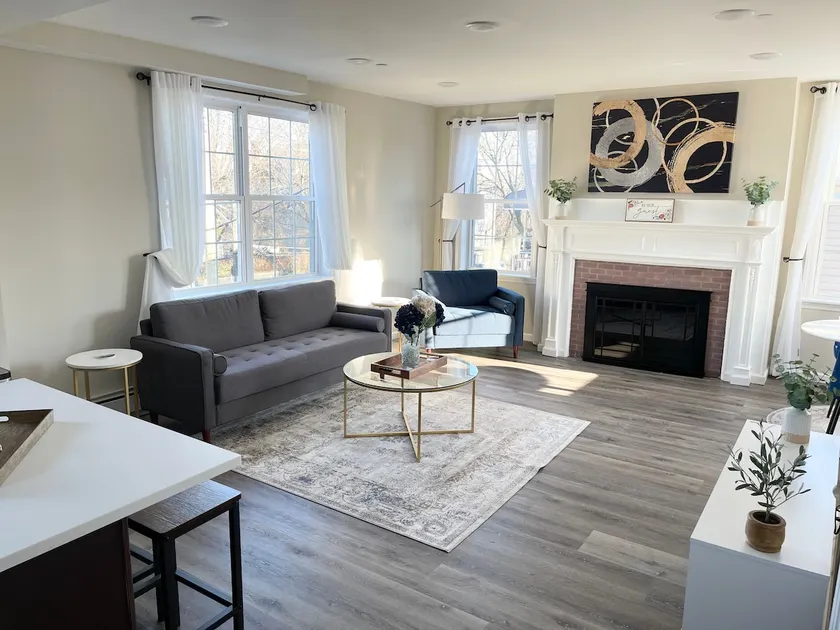 Luxury Modern Apartment Sleeps 6 - 3min to LGA - Image 1