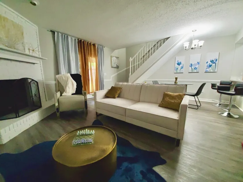 Modern Designer Townhouse 2Br Ideal for Long Stays! - Image 1