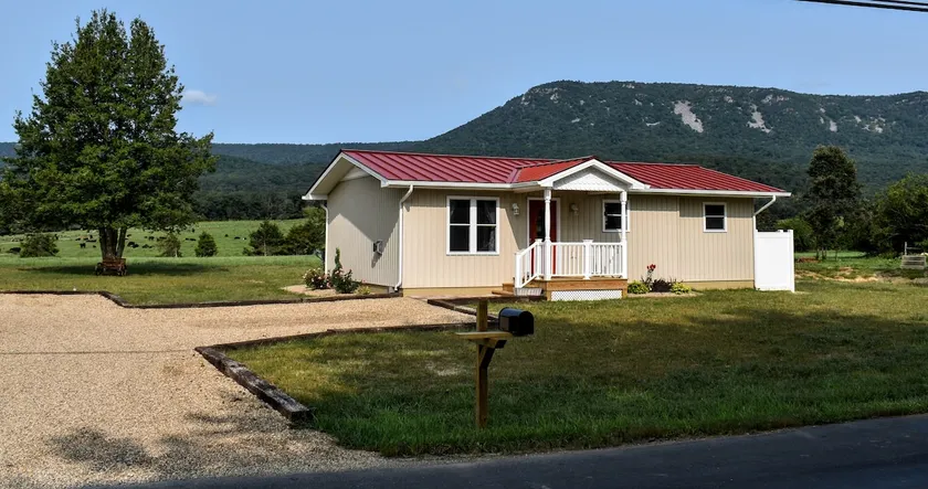 Holly Tree Retreat Located In Beautiful Luray, VA. - Image 1