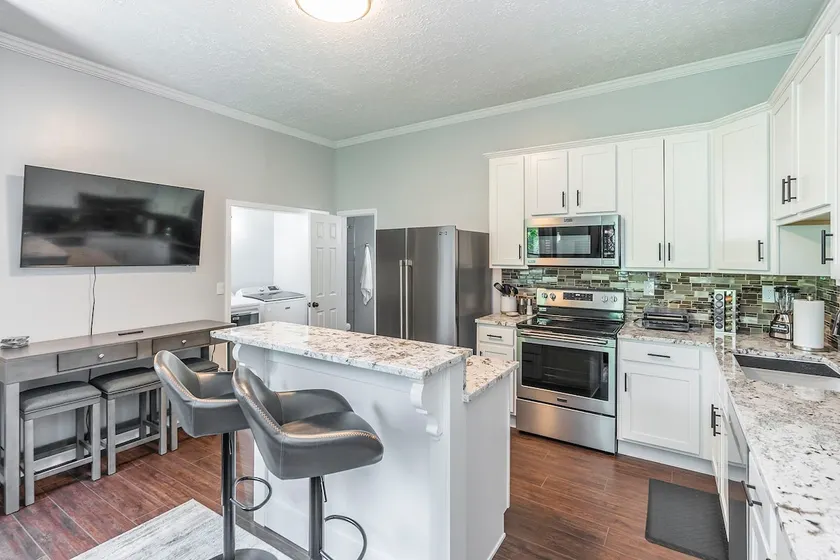 Luxurious 1-bedroom with Free Parking - Image 1