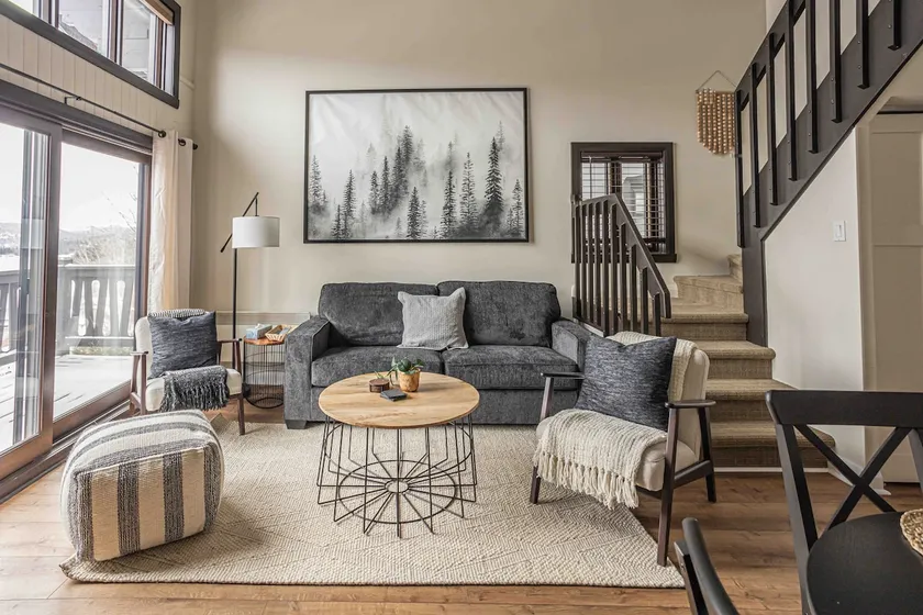 Charming Tremblant Retreat — Mountain & Lake Views - Image 1