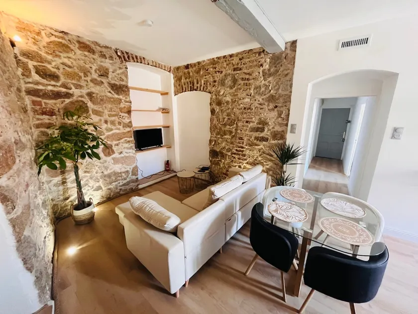 Cozy and modern 2 bedroom hyper center Wi-Fi*AC - Image 1