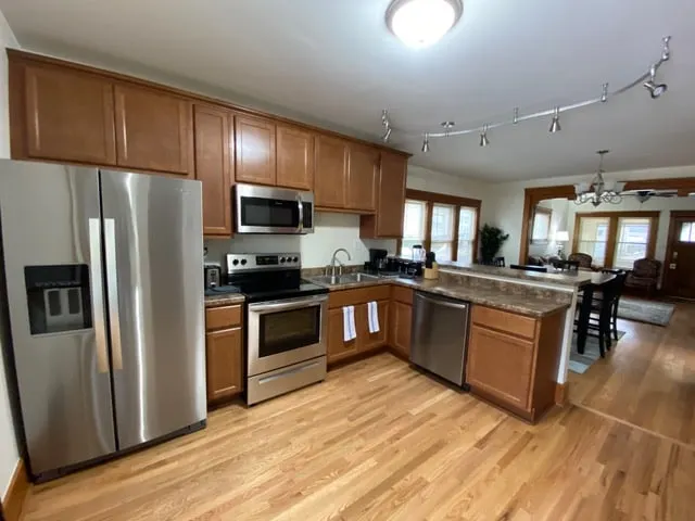 Magnificent! Pro Cleaned, Self Check In Sleeps 10 - Image 1