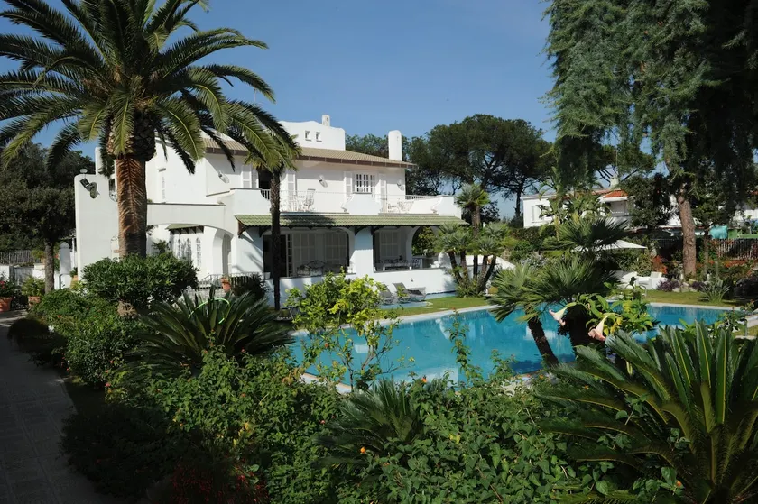 Villa Luisa, Luxury villa with private pool garden - Image 1