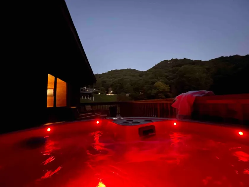 Cozy Mountain Escape with Private Hot Tub - Image 1