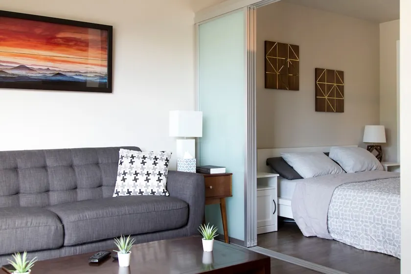 Amazing Capitol Hill Apartment with Free Parking! - Image 1