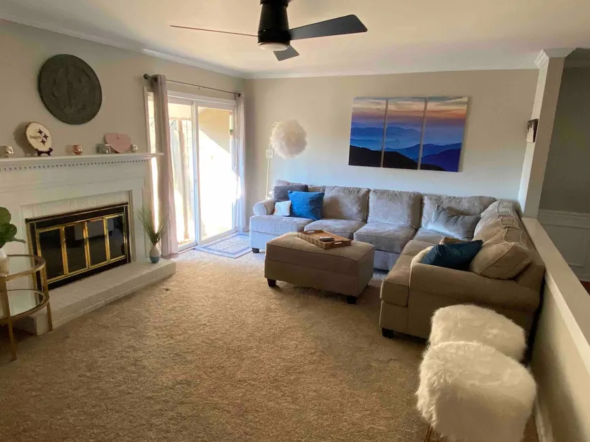 Cheerful 2 bedroom townhouse with pool - Image 1