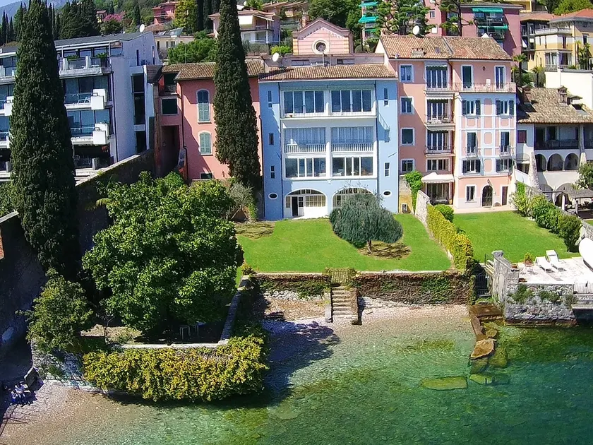 Luxury Lake View Apartments - Image 1