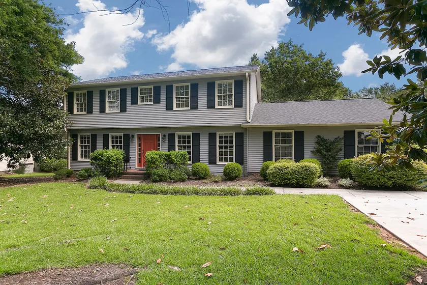 Beautiful Home Close To Everything - Image 1