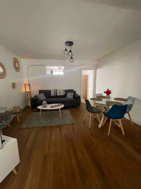 Saint Florentin Apartment - Image 1