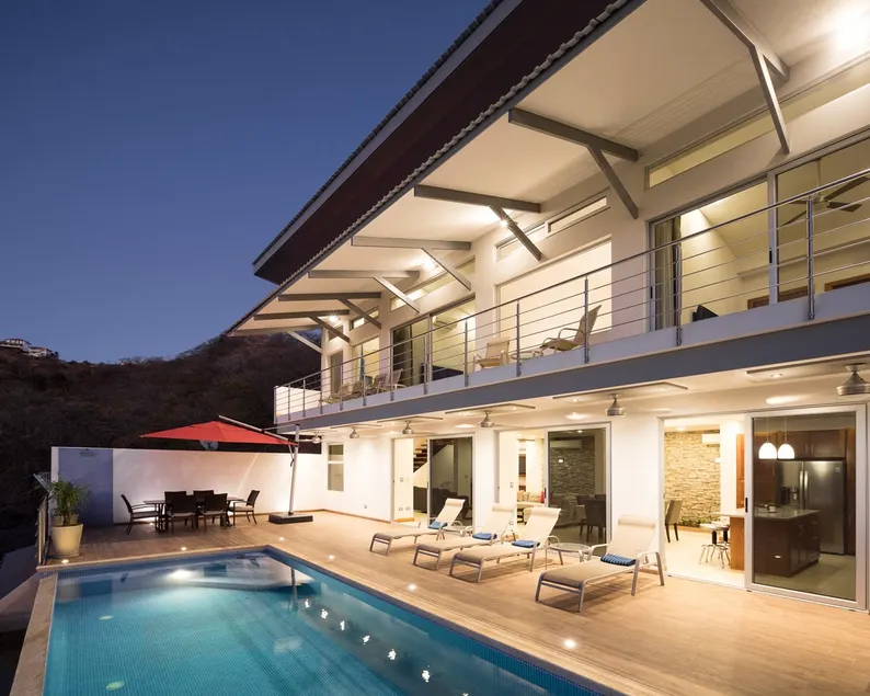 Vistas del Coco House, ocean views, infinity pool - Image 1