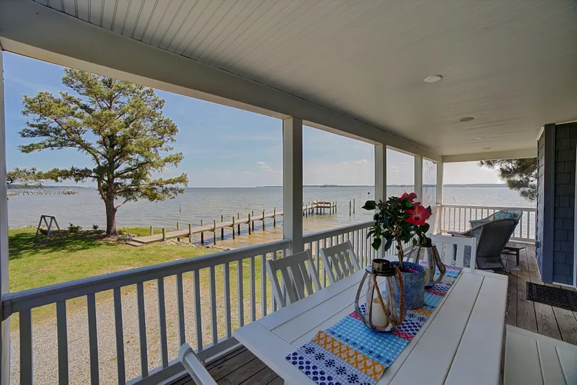 ”Bee-Z Haven” Waterfront Cottage on the Ware River - Image 1