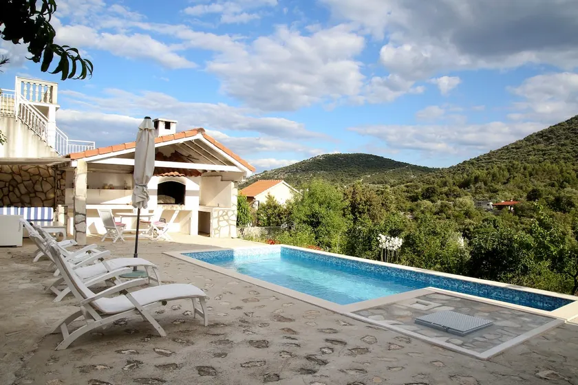 3 bedroom Villa with Pool 15% off all 2026 - Image 1