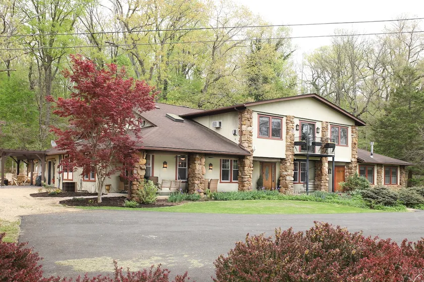 Historic Old Massanutten Lodge near JMU and resort - Image 1