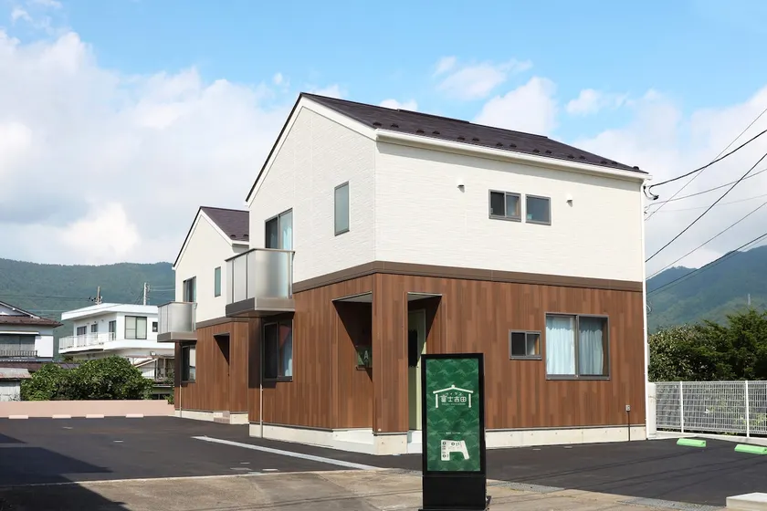 Fuji-Q ~ 6 minutes by car! Rooftop BBQ, Peace of Mind, Newly Built Private Home, Villas Fujiyoshida A - Image 1