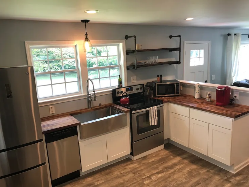 Downtown Landrum Bungalow - Image 1