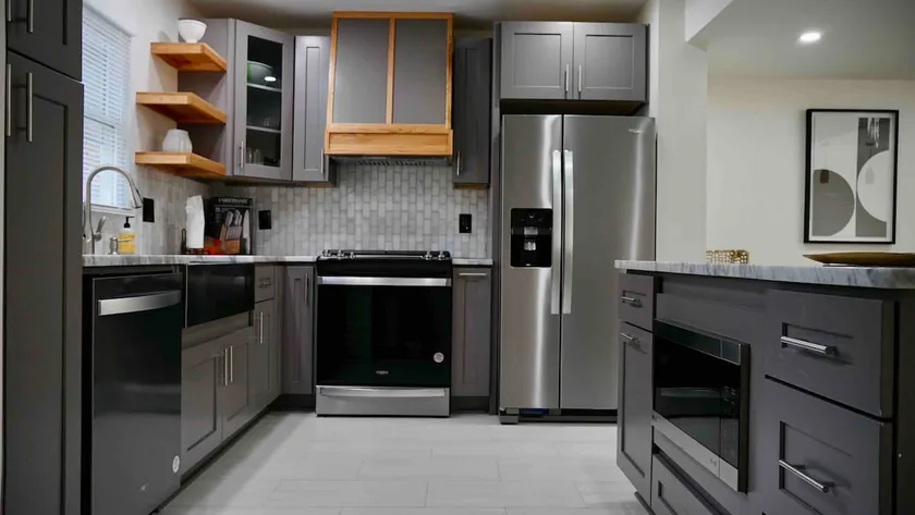 Stylish & Convenient 2bd, 2 1/2ba - Image 1