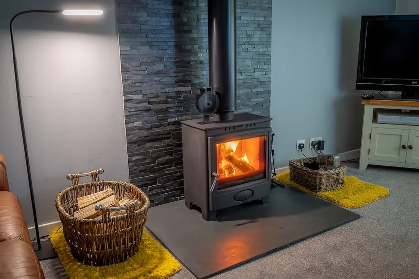Cosy fisherman cottage in seaside village - Image 1