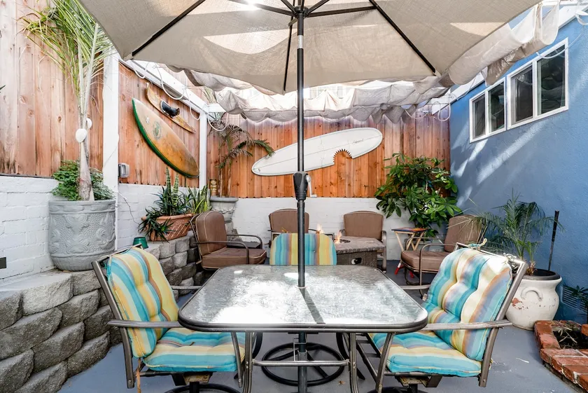 Authentic & Renovated Cottage in a Beach Community - Image 1