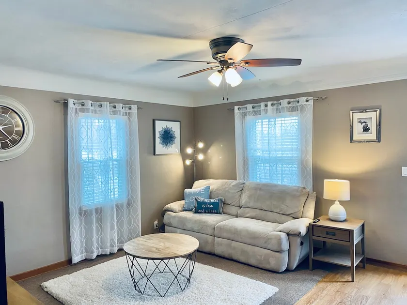 Updated Lovely 3 BR HOUSE ❤️ Heart of Bay City, MI - Image 1