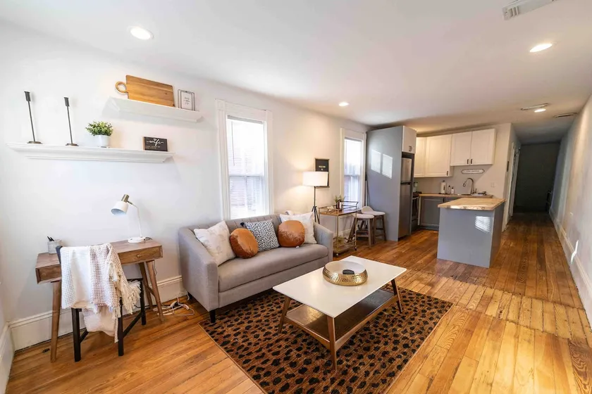 Center City 2bd Apt with Free Parking Included! - Image 1