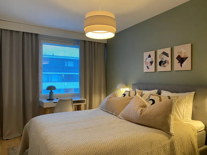 Bright & Fresh Apt. w/ Balcony in Coolest District - Image 1