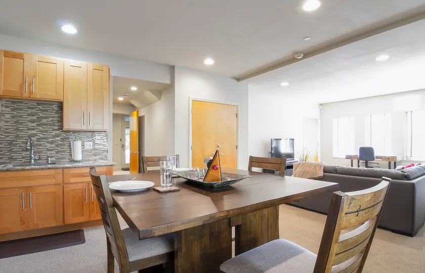 Contemporary Claremont Hills In-law - Image 1