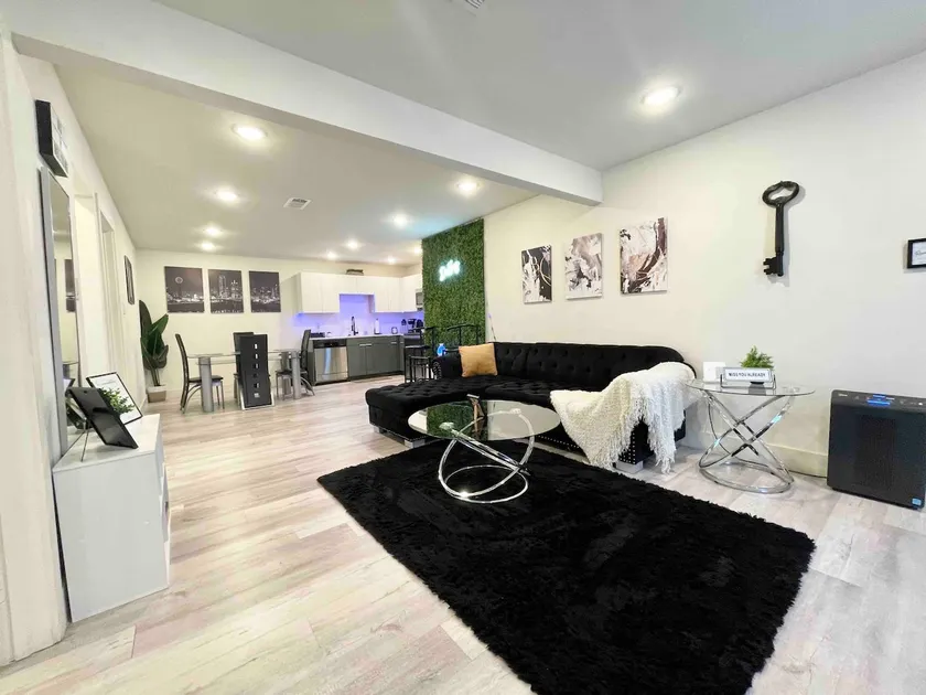 2 BR | Modern | Gated | Deep Ellum/Downtown Dallas - Image 1