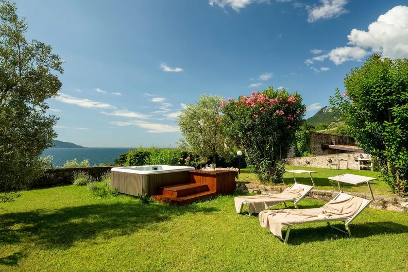 Villa Limonaia -private beach,Jacuzzi and big lawn - Image 1