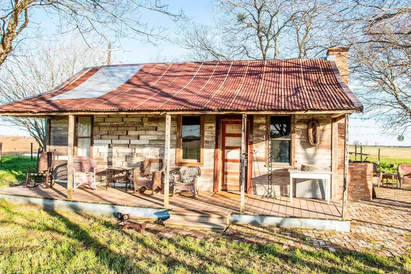 Quaint 1920s Cabin w/ Fireplace Calvert, TX - Image 1