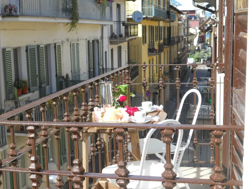 Giuliano Stresa center, spacious, bright, comfortable - Image 1