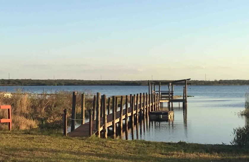 Lakefront Boat House style mobile home - Image 1