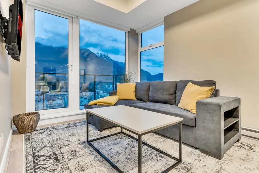 High-End 2BR Penthouse | Scenic Mountain Views - Image 1
