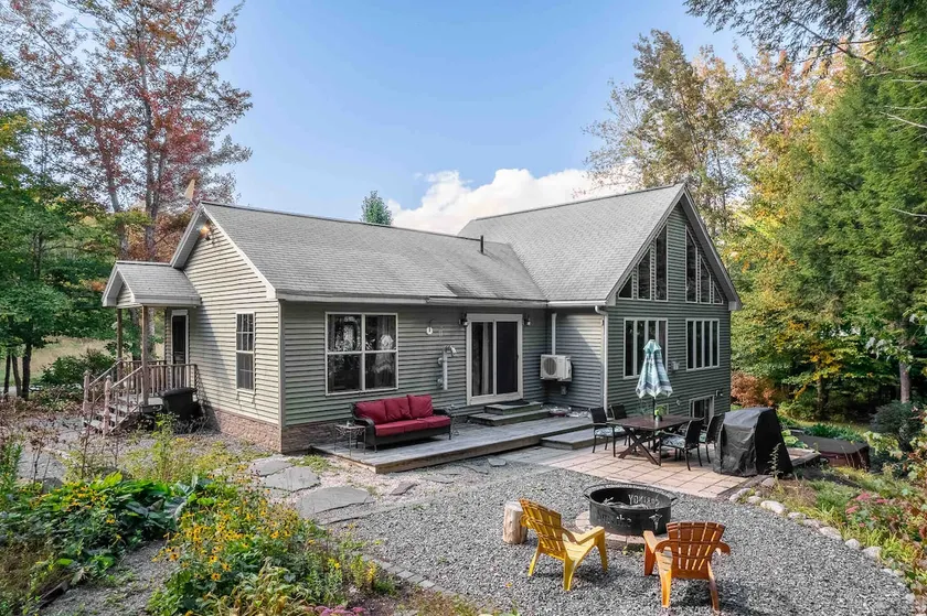 Tranquil lakefront retreat for nature lovers - Image 1