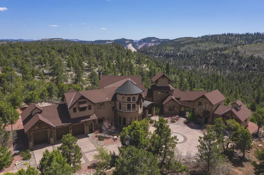 Luxury Zion Villa, Views, Gourmet Kitchen, Hot Tub - Image 1