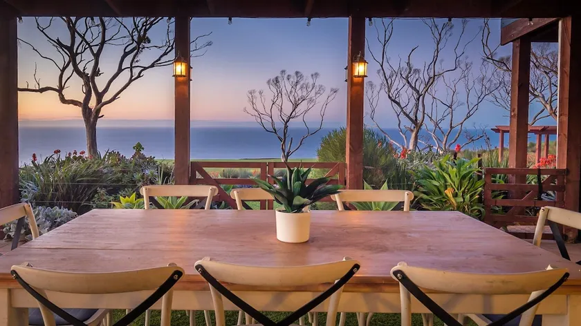 Charming Grass Tree North Coast - sea & sky views - Image 1