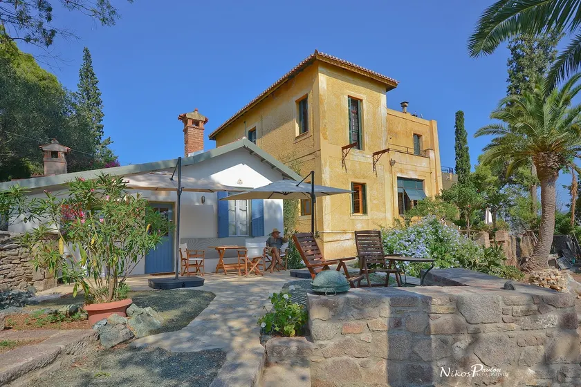 Stone build cottage in Love Bay Poros - Image 1