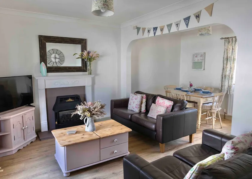 Cosy 2 bedroom cottage close to the best beaches! - Image 1