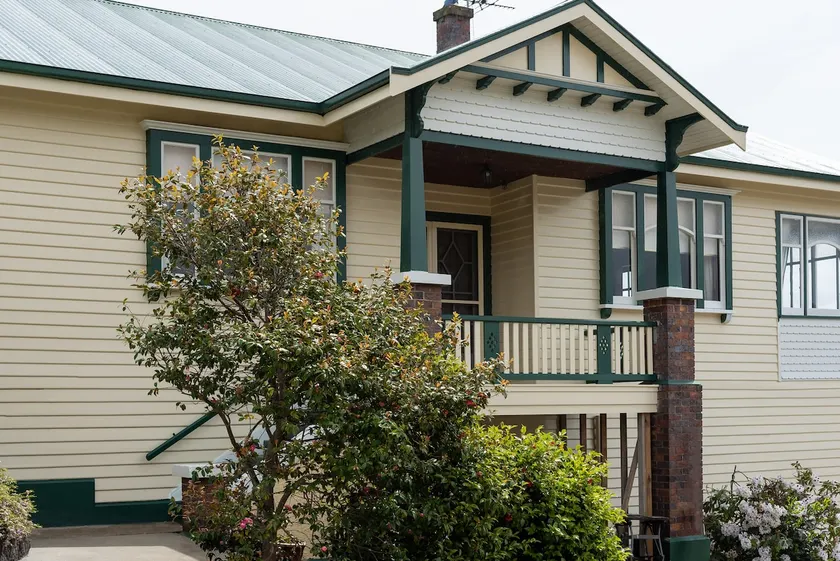 Comfy home by CBD. Parking, WiFi, Outdoor living. - Image 1