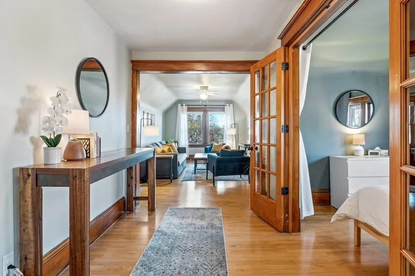 Cozy 1BR Minneapolis duplex near DT, Airport & MOA - Image 1