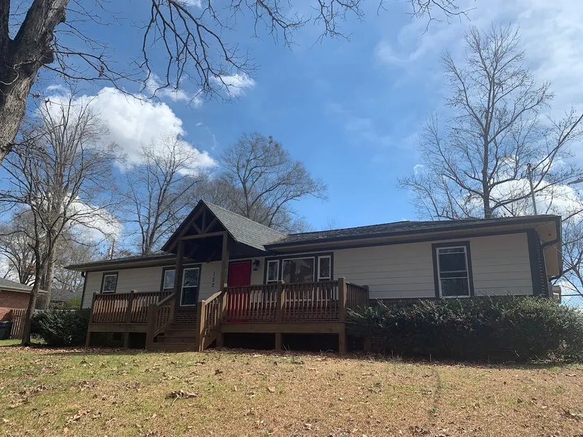 Modern Home Only 3 Miles from Downtown Greenville. - Image 1