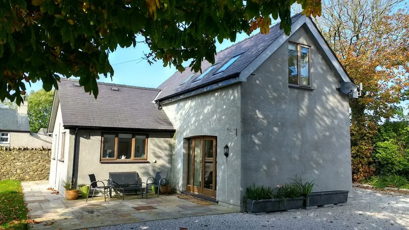 Honey Cottage está a solo 3 millas de Amlwch en la costa norte de Anglesey. - Image 1