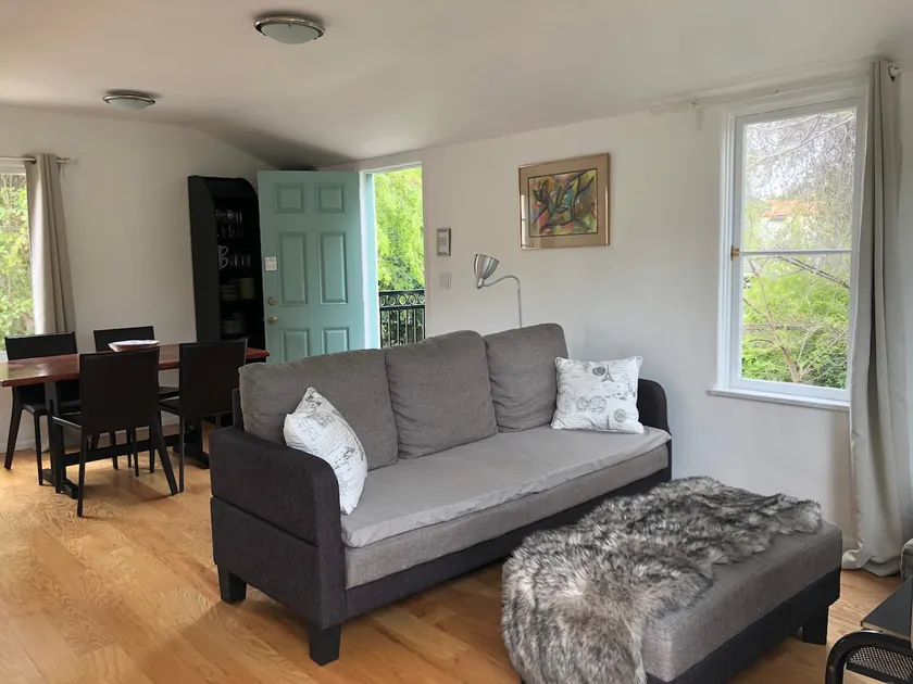 Tranquil Guesthouse Apartment on Spanish Estate - Image 1